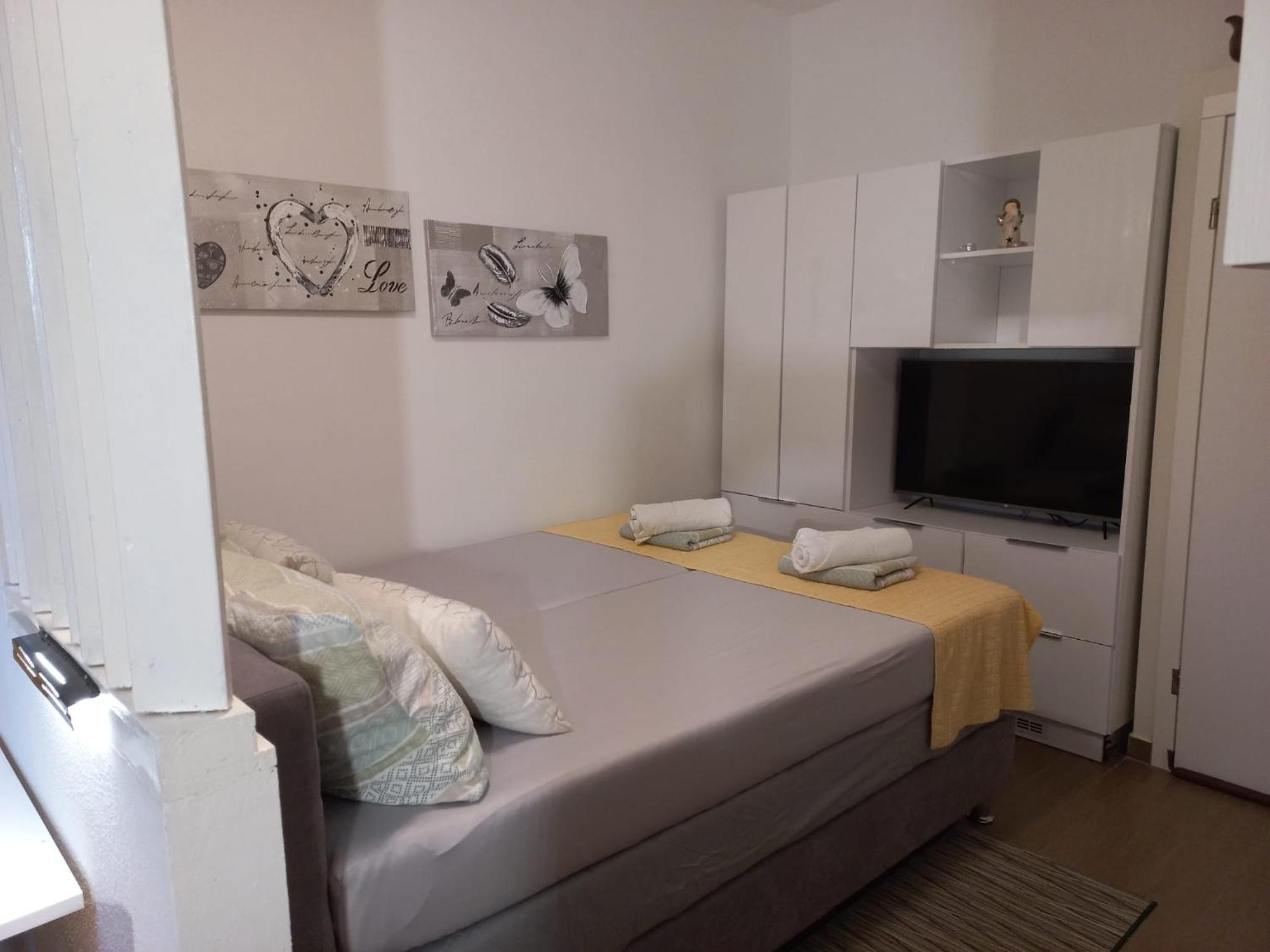 Studio Apartment With Pool بولا المظهر الخارجي الصورة